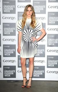 Diana Vickers feet photo thumbnail