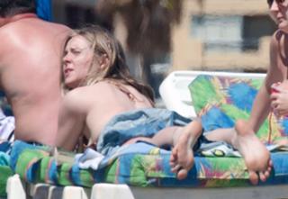 Diana Vickers feet photo thumbnail