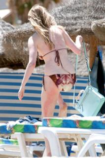 Diana Vickers feet photo thumbnail