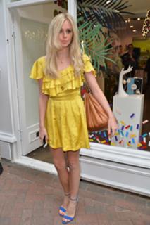 Diana Vickers feet photo thumbnail