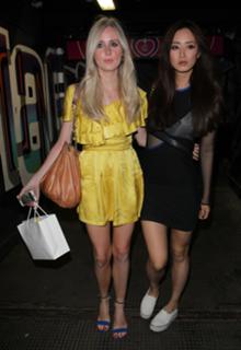 Diana Vickers feet photo thumbnail