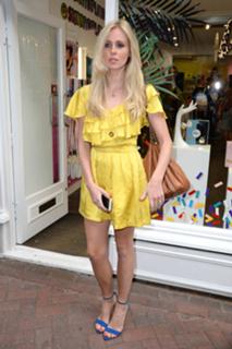 Diana Vickers feet photo thumbnail