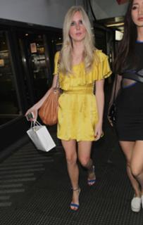 Diana Vickers feet photo thumbnail