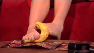 Diana Vickers feet photo thumbnail