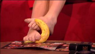 Diana Vickers feet photo thumbnail