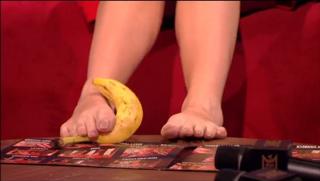 Diana Vickers feet photo thumbnail