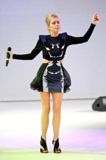 Diana Vickers feet photo thumbnail