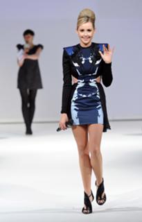 Diana Vickers feet photo thumbnail