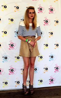 Diana Vickers feet photo thumbnail