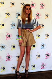 Diana Vickers feet photo thumbnail