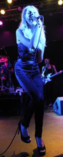 Diana Vickers feet photo thumbnail