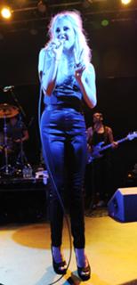 Diana Vickers feet photo thumbnail