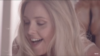 Diana Vickers feet photo thumbnail