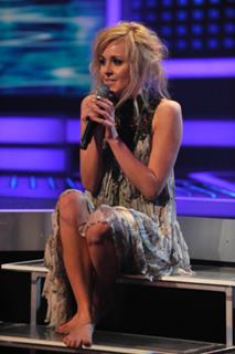 Diana Vickers feet photo thumbnail