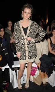 Diana Vickers feet photo thumbnail