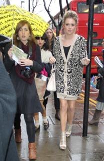 Diana Vickers feet photo thumbnail