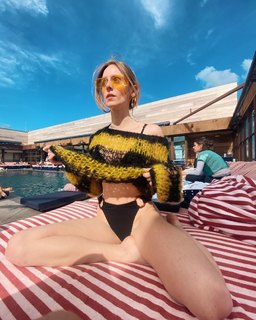 Diana Vickers feet photo thumbnail