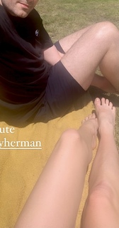 Diana Vickers feet photo thumbnail