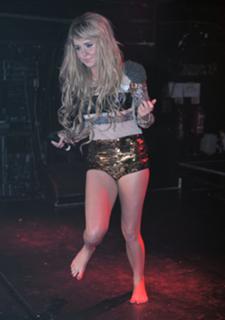 Diana Vickers feet photo thumbnail