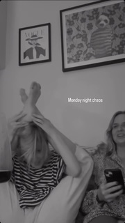 Diana Vickers feet photo thumbnail