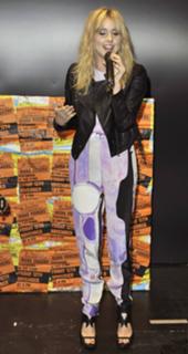 Diana Vickers feet photo thumbnail