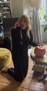 Diana Vickers feet photo thumbnail