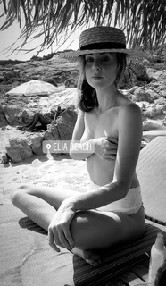 Diana Vickers feet photo thumbnail