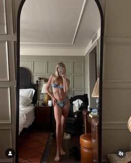 Diana Vickers feet photo thumbnail