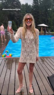 Diana Vickers feet photo thumbnail