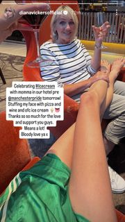 Diana Vickers feet photo thumbnail