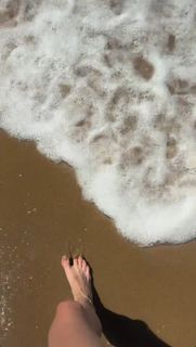 Diana Vickers feet photo 3