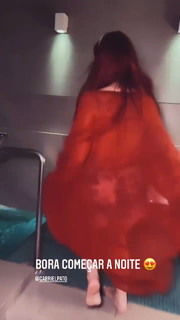 Diana Zambrozuski feet photo 3