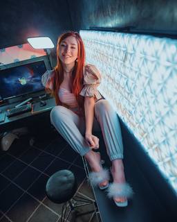 Diana Zambrozuski feet photo 16
