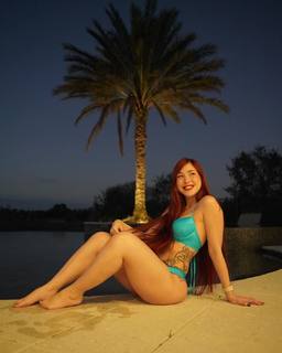 Diana Zambrozuski feet photo 17