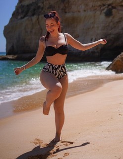 Diana Zambrozuski feet photo 9