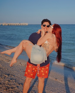 Diana Zambrozuski feet photo 6