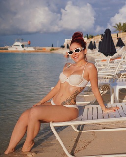 Diana Zambrozuski feet photo 4