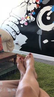 Diane Farr feet photo thumbnail