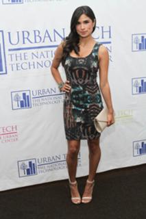 Diane Guerrero feet photo thumbnail
