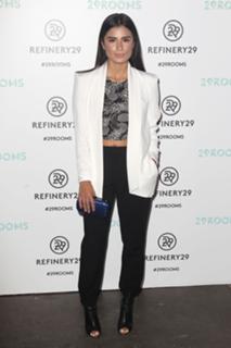 Diane Guerrero feet photo thumbnail