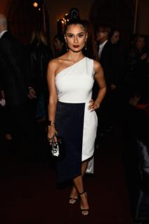 Diane Guerrero feet photo thumbnail