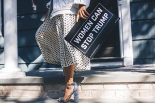 Diane Guerrero feet photo thumbnail