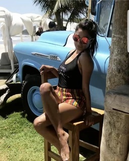 Diane Guerrero feet photo thumbnail