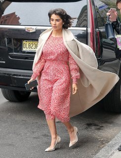 Diane Guerrero feet photo thumbnail
