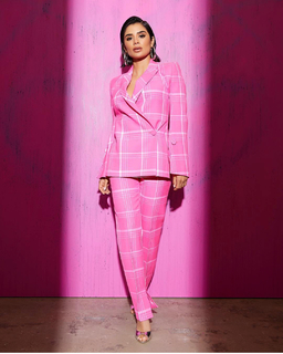 Diane Guerrero feet photo thumbnail