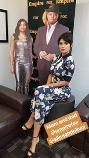Diane Guerrero feet photo thumbnail