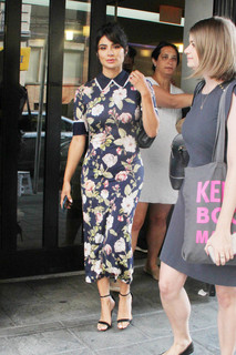 Diane Guerrero feet photo thumbnail