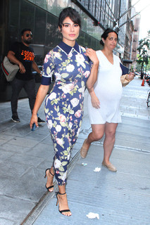 Diane Guerrero feet photo thumbnail