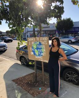 Diane Guerrero feet photo thumbnail