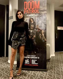 Diane Guerrero feet photo thumbnail